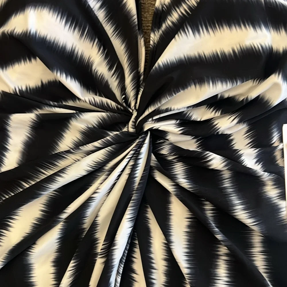 Contours By Coco Reef Zebra Twist Plunge Halter One Piece Swimsuit Size … - Picture 7 of 16